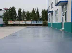 海北彩色路面喷涂翻新的材料对冬季